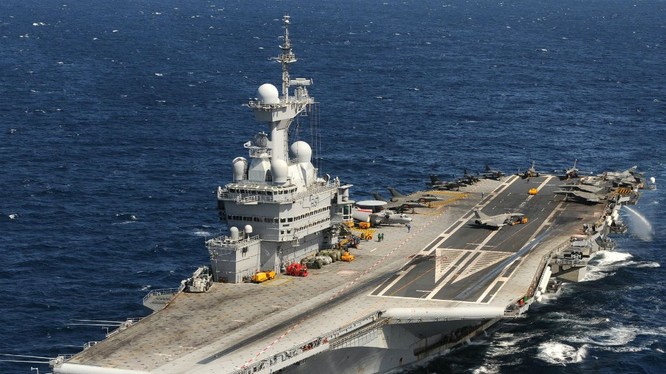 Tàu Charles de Gaulle thay đổi vị trí tấn công IS