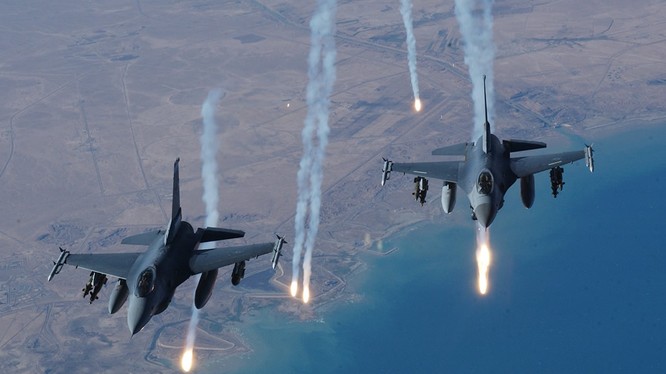 Video: Không quân liên minh do Mỹ dẫn đầu không kích IS