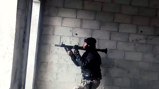 Video: Chiến binh FSA bắn RGP-7 bị pháo tăng thổi bay