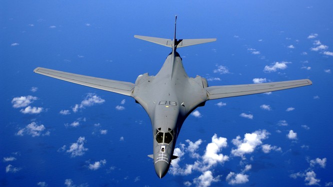 Video: Cận cảnh máy bay ném bom chiến lược Mỹ B-1 cất cánh 
