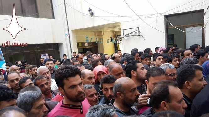 1200 người rời khỏi thị trấn của quân phiến loạn ở miền nam Syria 