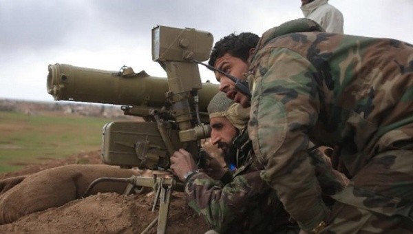 Binh sĩ Syria săn khủng bố trên vùng núi Latakia bằng tên lửa Konkurs