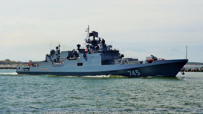 Sức mạnh khu trục hạm Nga tăng cường tới Crimea