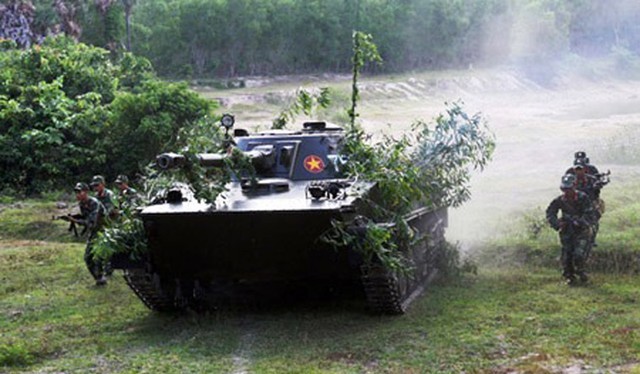 Hải quân đánh bộ Việt Nam nên có “xe tăng bơi” tự hành 2S25 trợ chiến