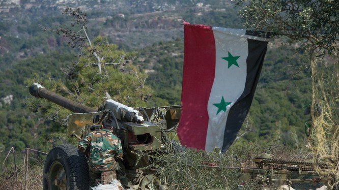 Latakia, Quân đội Syria dùng pháo binh và không quân san phẳng mục tiêu