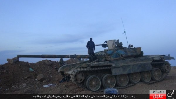 xe tăng T-72 do IS chiếm được