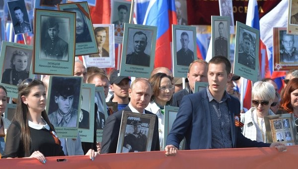 Tổng thống V.Putin tham gia đoàn diễu hành “Trung đoàn Bất tử“