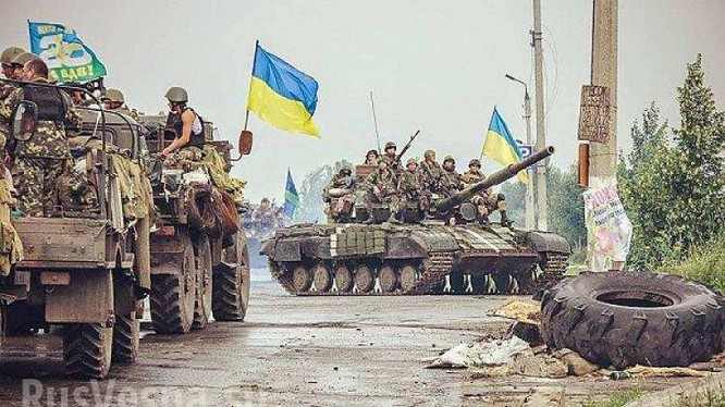 Lực lượng quân sự Kiev tăng cường binh lực ở Lugask