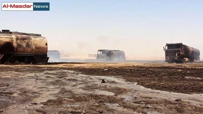 Không quân Nga thiêu đốt đoàn xe chở dầu của IS (Video)