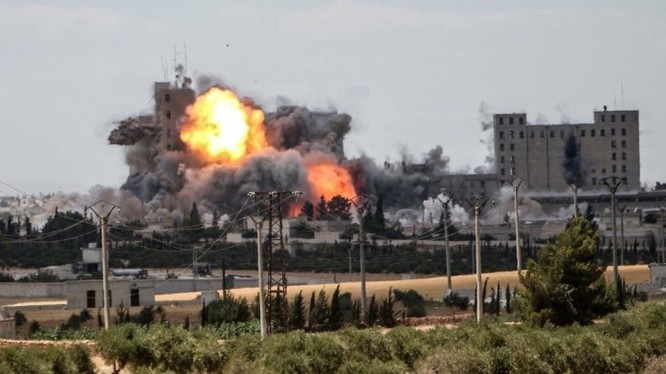 Không quân Liên minh không kích thành phố Manbij 