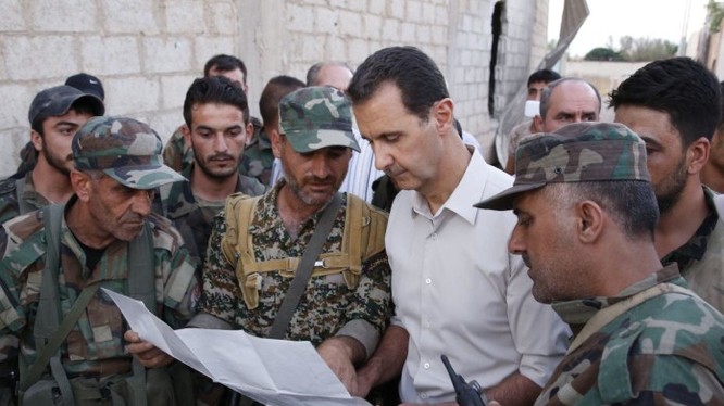 Tổng thống Syria Al-Assad xem sơ đồ trận tuyến Đông Ghouta