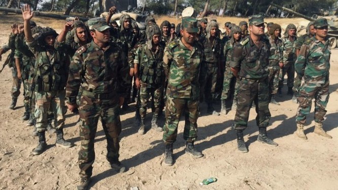 Binh sĩ Quân đội Syria chuẩn bị tấn công trên vùng nông thôn tỉnh Homs