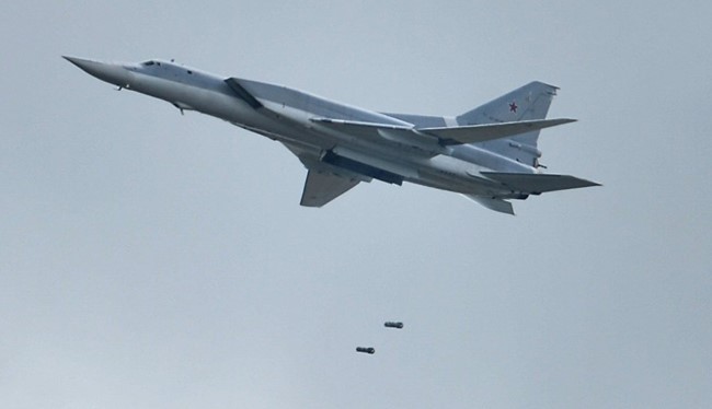 Máy bay ném bom chiến lược tầm xa Tu-22M3 tiếp tục không kích IS