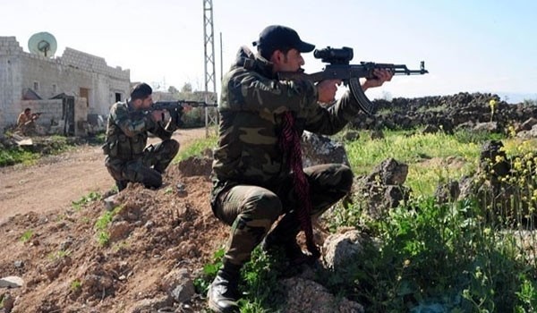 Binh sĩ Syria tham gia chiến đấu trên chiến trường khu trang trại Mallah, Aleppo