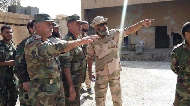 các sĩ quan cao cấp quân đội Syria trinh sát chiến trường Deir Ezzor