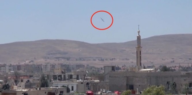 Không quân Syria ném bom vào trận địa phòng ngự của FSA ở Darayya