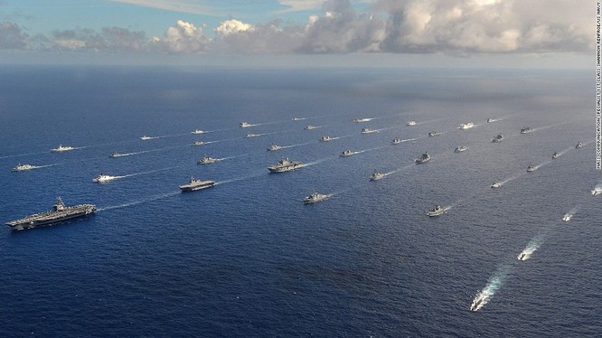 Đội hình 40 chiến hạm nổi và tàu ngầm trên Thái Bình Dương