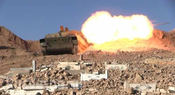 Xe tăng Syria nhả đạn trên chiến trường Aleppo