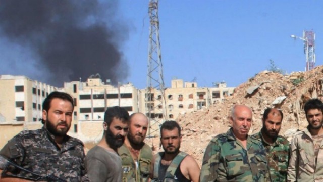 Các binh sĩ quân đội Syria trên chiến trường Aleppo