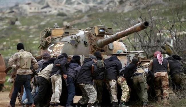 Nhóm Jund Al-Aqsa (Al Qaeda Syria) cố gắng hỗ trợ khởi động một chiếc xe tăng