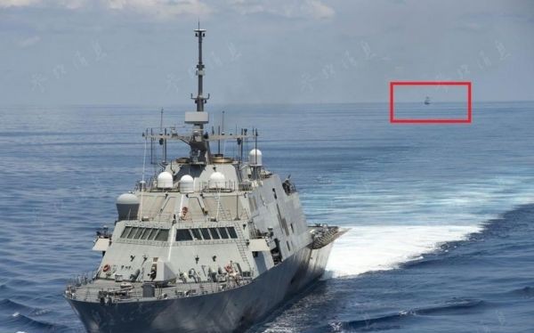 Chiến hạm Trung Quốc đeo bám tàu khu trục Mỹ trên Biển Đông