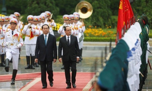 Chủ tịch nước Trần Đại Quang trong lễ đón chính thức Tổng thống Pháp Francois Hollande tại Phủ Chủ tịch