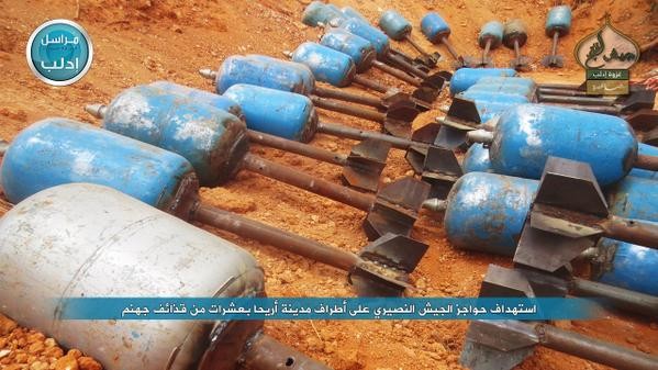 Đạn súng cối tự chế của lực lượng Jabhat Fateh Al-Sham tấn công miền Nam Aleppo