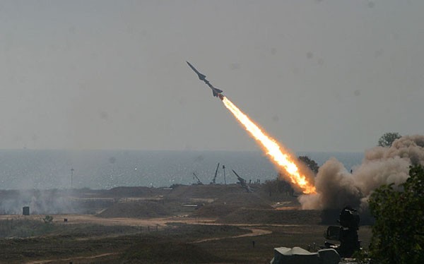 Tổ hợp S-75 Dvina phóng tên lửa