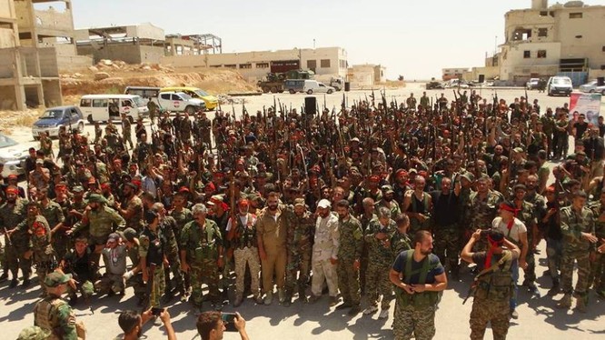 Các chiến binh tình nguyện của lực lượng Liwa Al Quds, Hezbollah, tiểu đoàn Kat'iab Al Baath (tình nguyện quân Iraq)