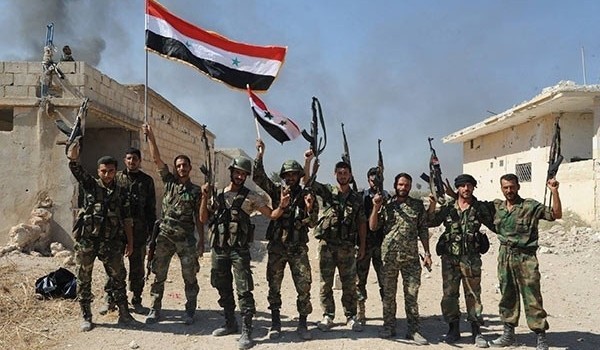 Binh sĩ quân đội Syria giải phóng một ngôi làng ở Hama