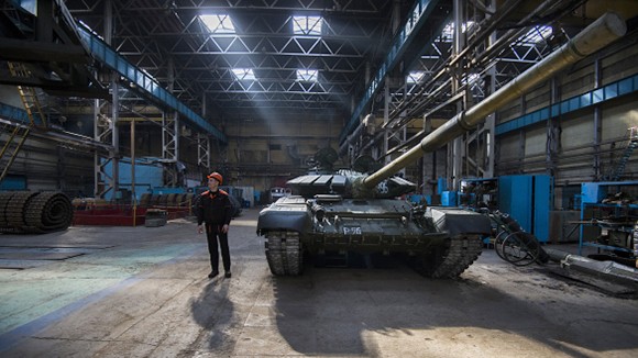 Xe tăng T-90 trong nhà xưởng lắp ráp