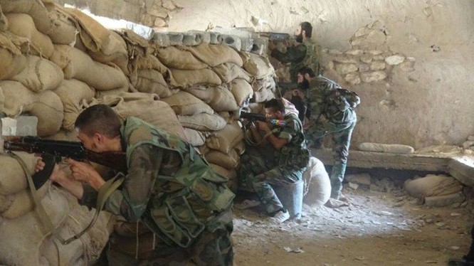 Binh sĩ quân đội Syria trên chiến trường Deir ez Zor