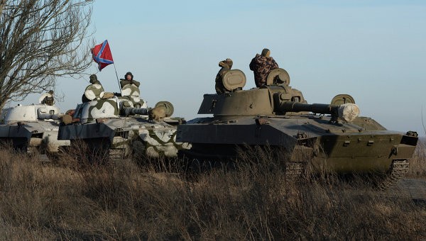 Lực lượng thiết giáp Donetsk sẵn sàng chiến đấu