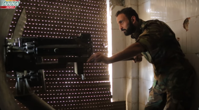 Binh sĩ Syria sử dụng súng phóng lựu liên thanh trong khu vực dự án 1070