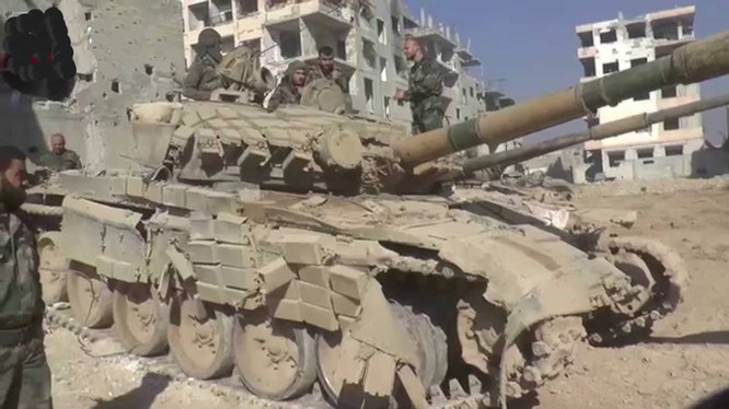 Xe tăng T-72, tơi tả sau một trận chiến ác liệt trong khu vực thị trấn Jobar