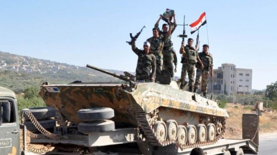 Binh sĩ quân đội Syria hành quân về vùng chiến sự tỉnh Hama