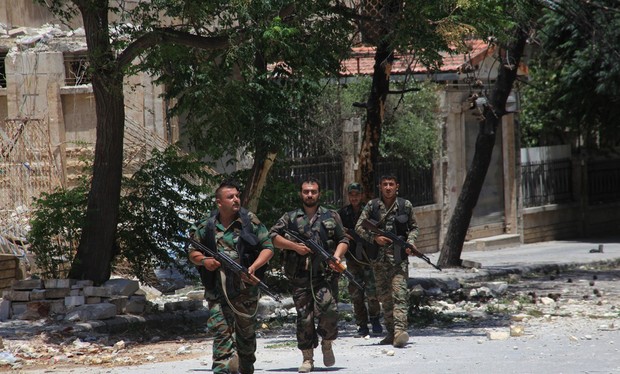 Quân đội Syria trên đường phố Aleppo