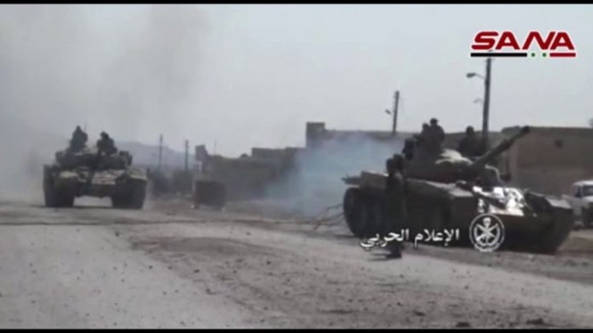 Xe tăng quân đội Syria tiến công trên chiến trường Aleppo