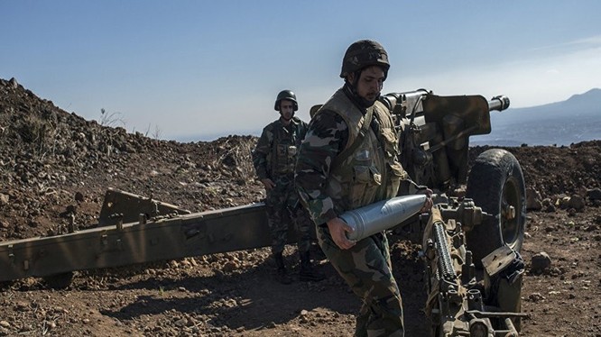 Một khẩu đội pháo binh của quân đội Syria đang chiến đấu