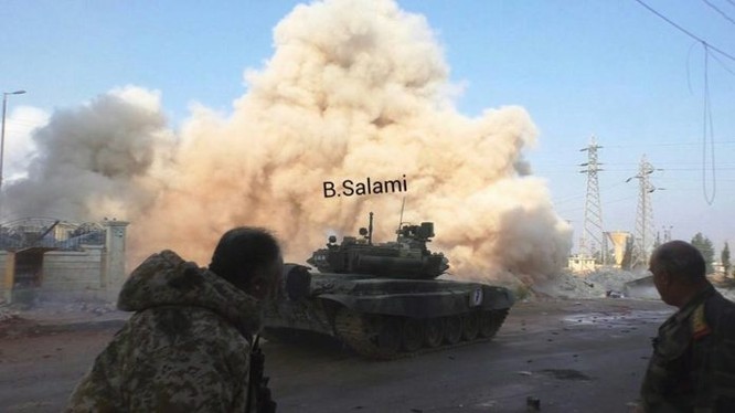 Xe tăng quân đội Syria chiến đấu trên chiến trường Aleppo