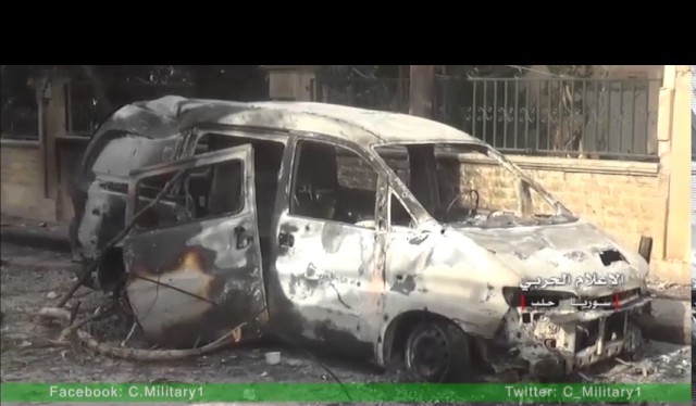 Xe cơ giới bán tải của lực lượng Hồi giáo cực đoan cháy đen trong quận Al-Assad, Aleppo