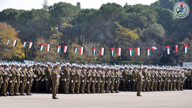 Lễ tốt nghiệp của hàng nghìn sĩ quan trẻ, được đào tạo theo chương trình mới của quân đội Syria