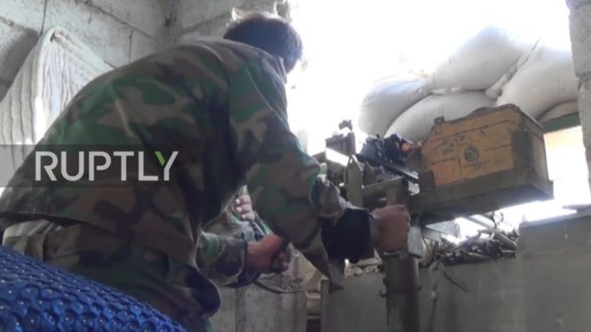 Binh sĩ quân đội Syria chiến đấu trên vùng Đông Ghouta