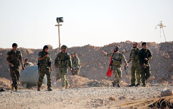 Binh sĩ Mỹ trong trang phục SDF trên chiến trường Syria