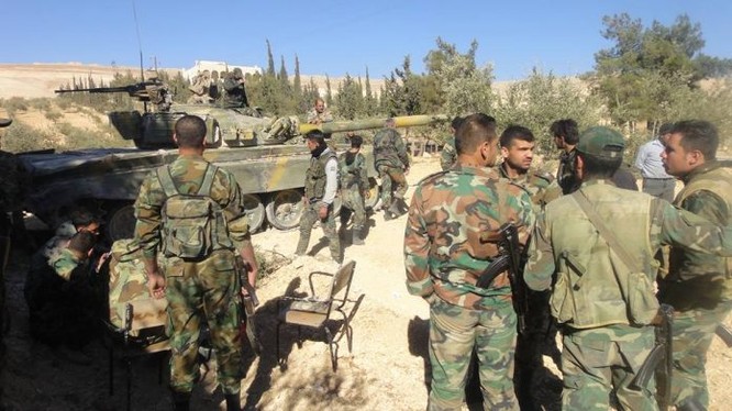 Binh sĩ quân đội Syria trên vùng ngoại ô thủ đô Damascus