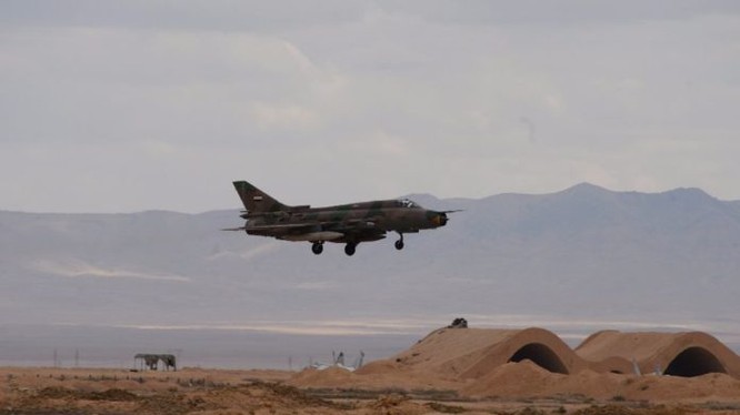 Máy bay phản lực không quân Syria trên sân bay