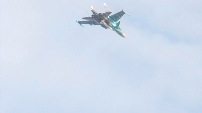Không quân Nga không kích trên sa mạc tỉnh Homs