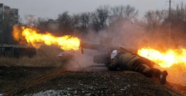 Binh sĩ lực lượng Lugansk sử dụng tên lửa chống tăng ATGM