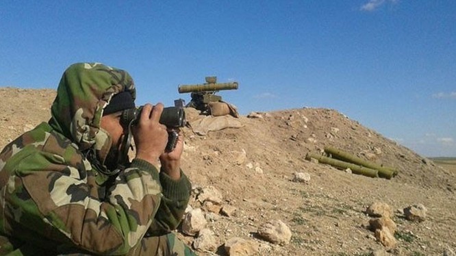 Binh sĩ quân đội Syria trên chiến trường Palmyra