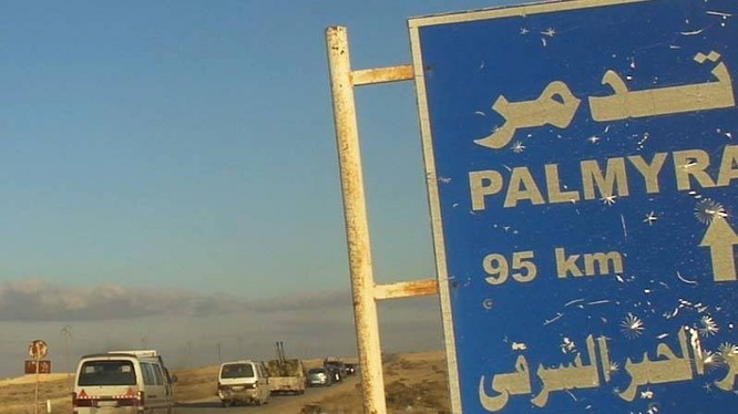 Một đơn vị quân đội Syria đang cơ động về Palmyra